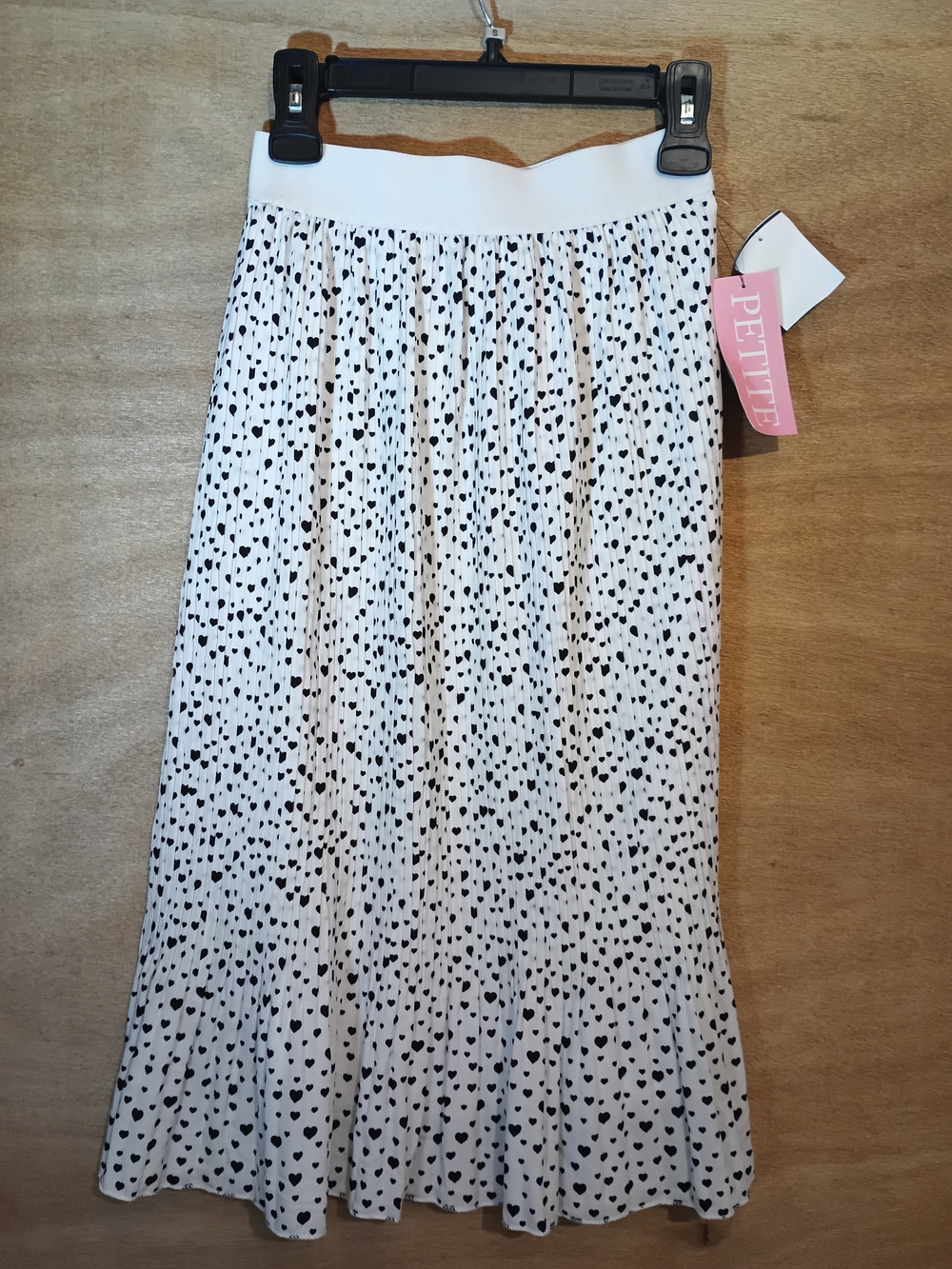 White & Black Heart Print Pleated Skirt
